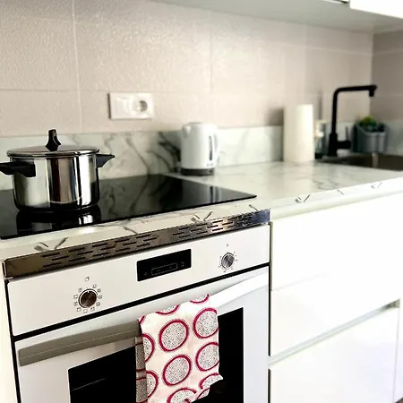Cosy, New In Apartment